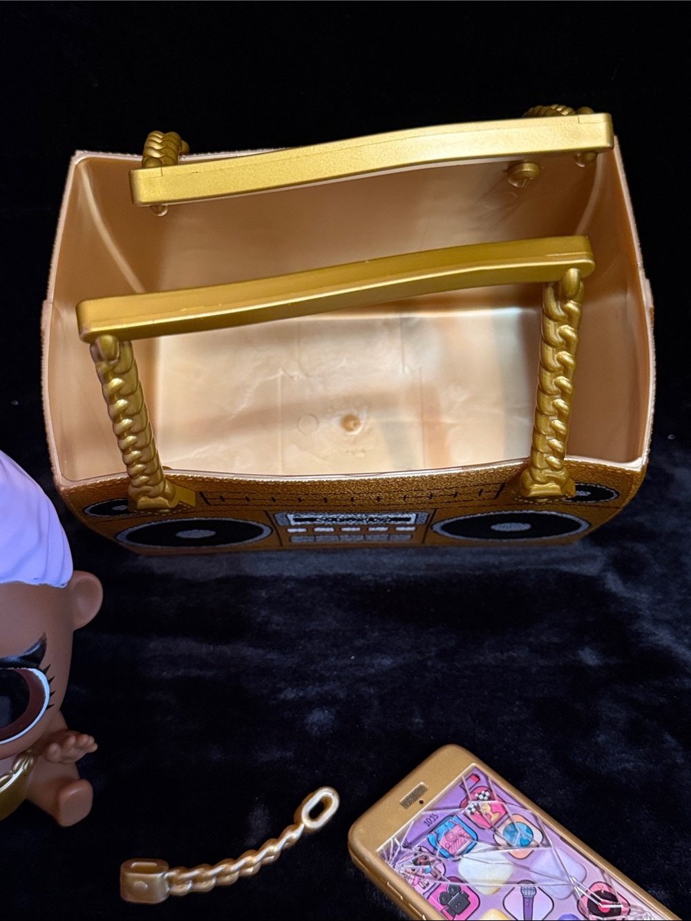 L.O.L. Surprise! Ooh La La
Baby Surprise Lil DJ Doll with Bag & Accessories - Picture 8 of 14